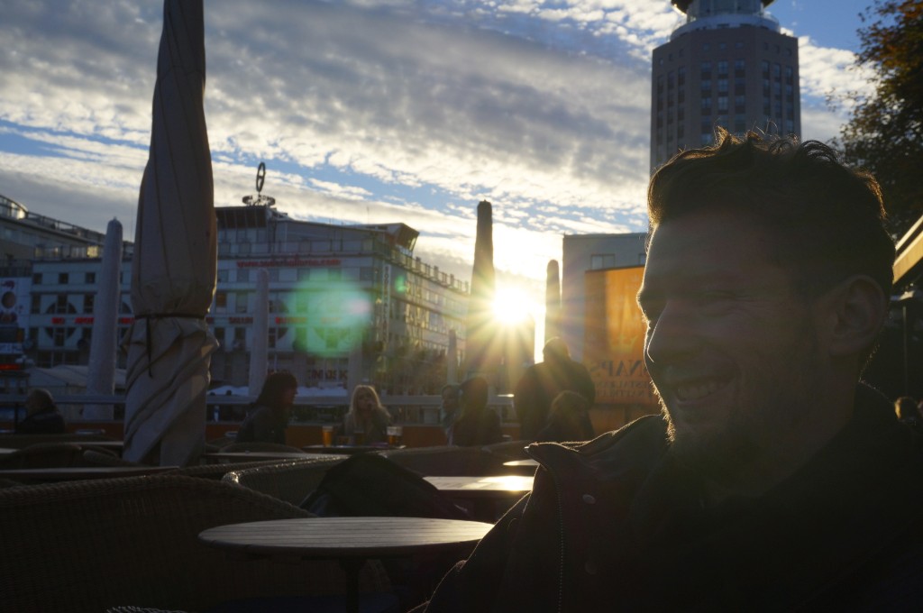 jo having coffee in the sunset at medborgsplatsen