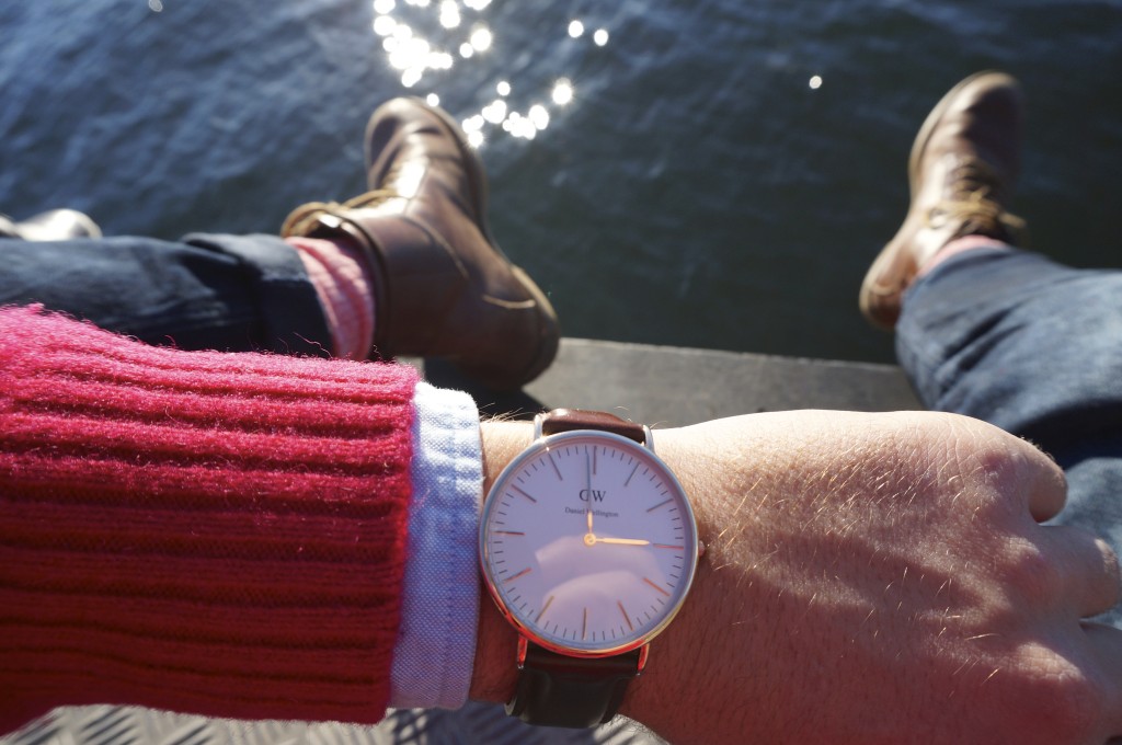 again rocking my daniel wellington watch together with a classic scotch & soda winter look and my swear leather boots