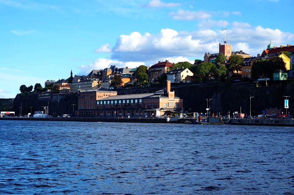 ...leaving the slussen port you have a tremendous view up to the hills of södermalm and the museum of photography...