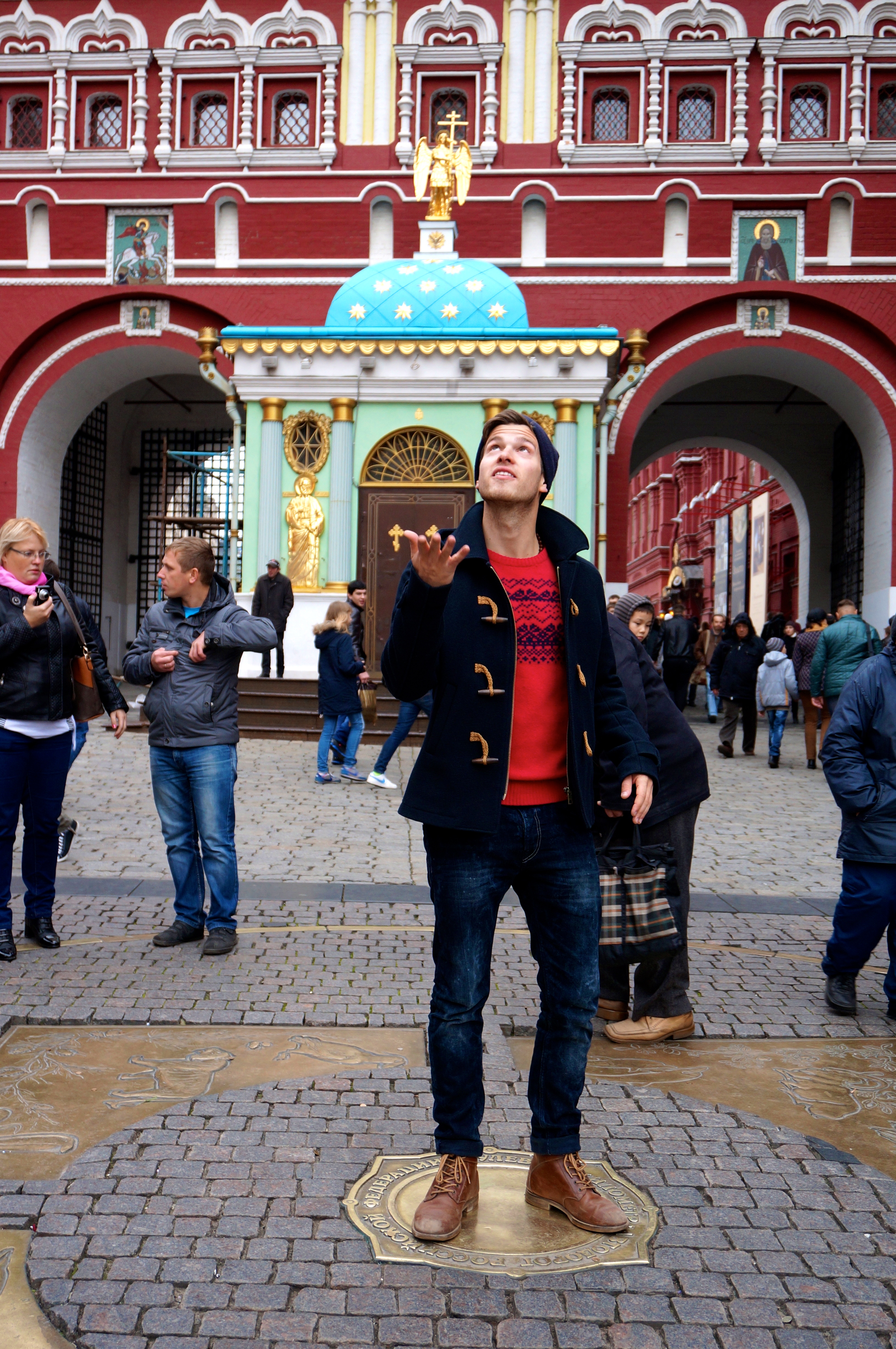 ...again i tried to gain some luck by throwing money over my shoulder in front of the kremlin...well i guess good luck is priceless...