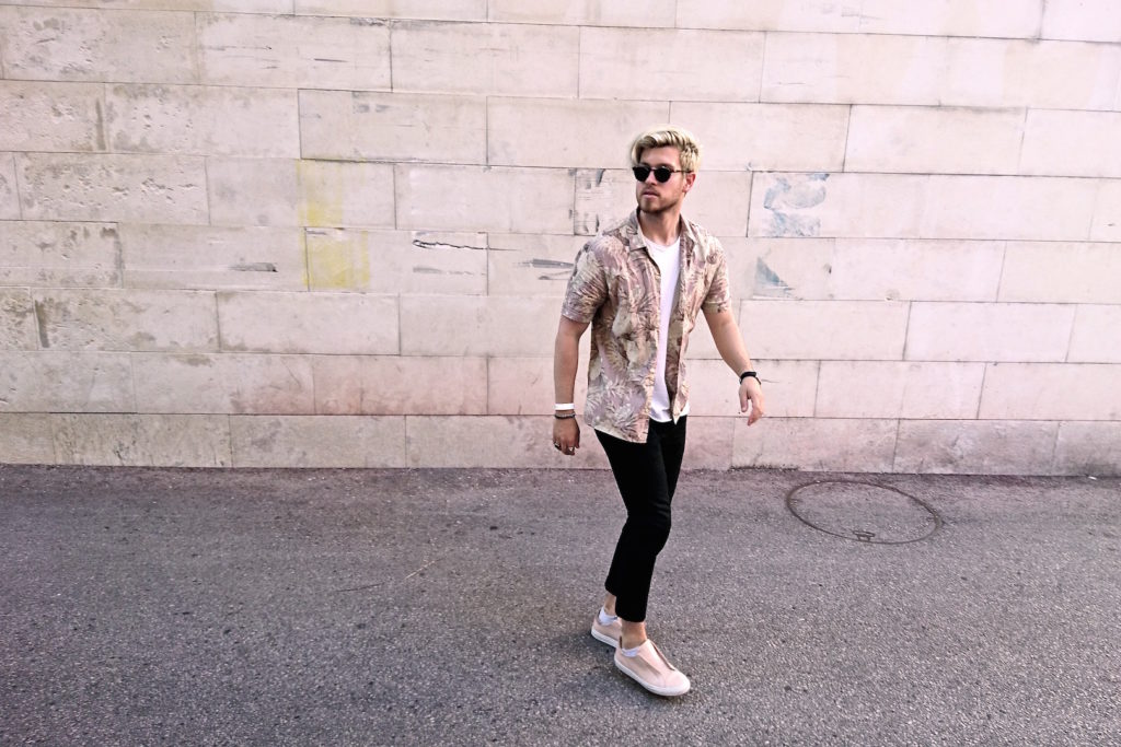 Meanwhile in Awesometown Mens Fashion and Lifestyle Blogger Sony Xperia X Skate Pop Up MQ Wien outfit allsaints floral print hawaiian shirt_2