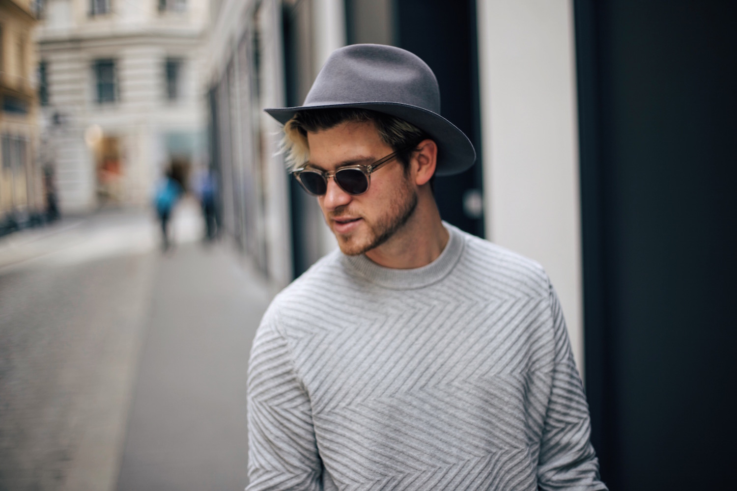 Samsoe & Samsoe All Grey Outfit Cropped Chinos and Hat Meanwhile in Awesometown Austrian Mens Fashion and Lifestyle Blogger